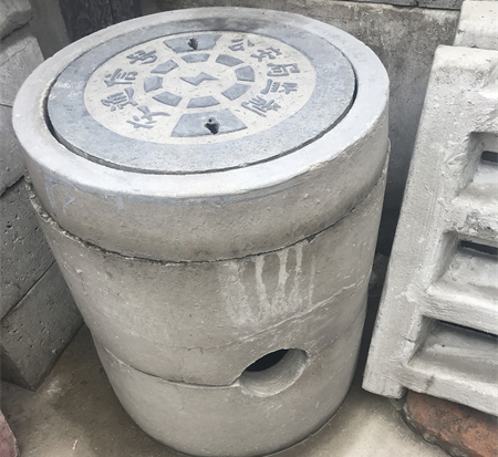 　　水泥預制檢查井