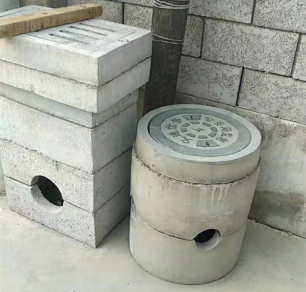 　　水泥預(yù)制檢查井